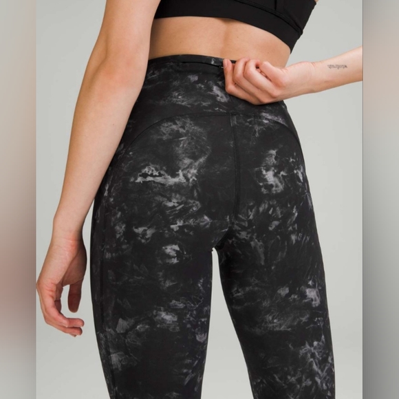 Lululemon Swift Speed High-rise Tights 28". Size 2 - Picture 5 of 16